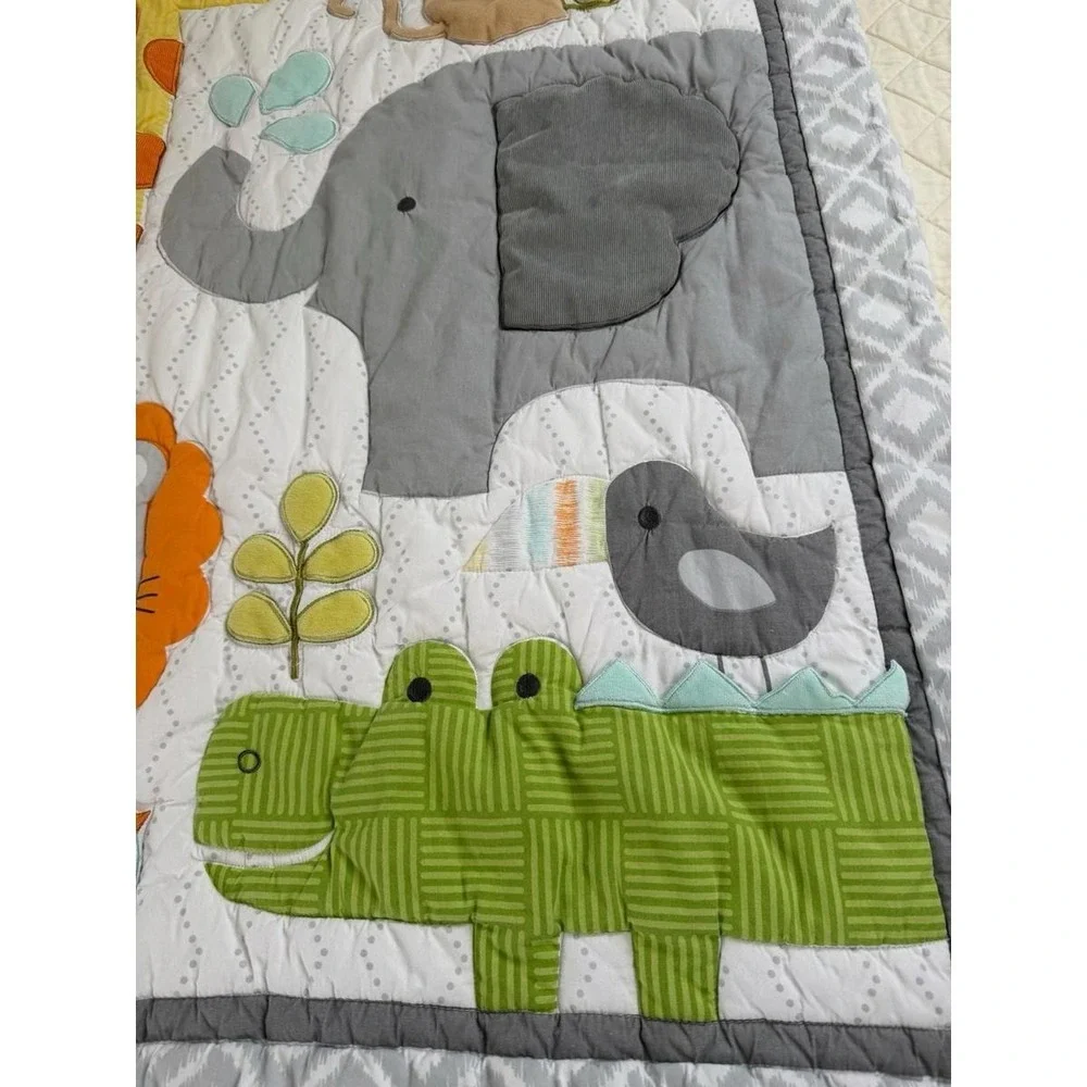 Circo Safari Jungle Animals Baby Crib Quilt Elephant Giraffe Lion Gray